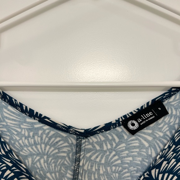 a-line Hawaii Scoop Neck Top - size S - Picture 3 of 4